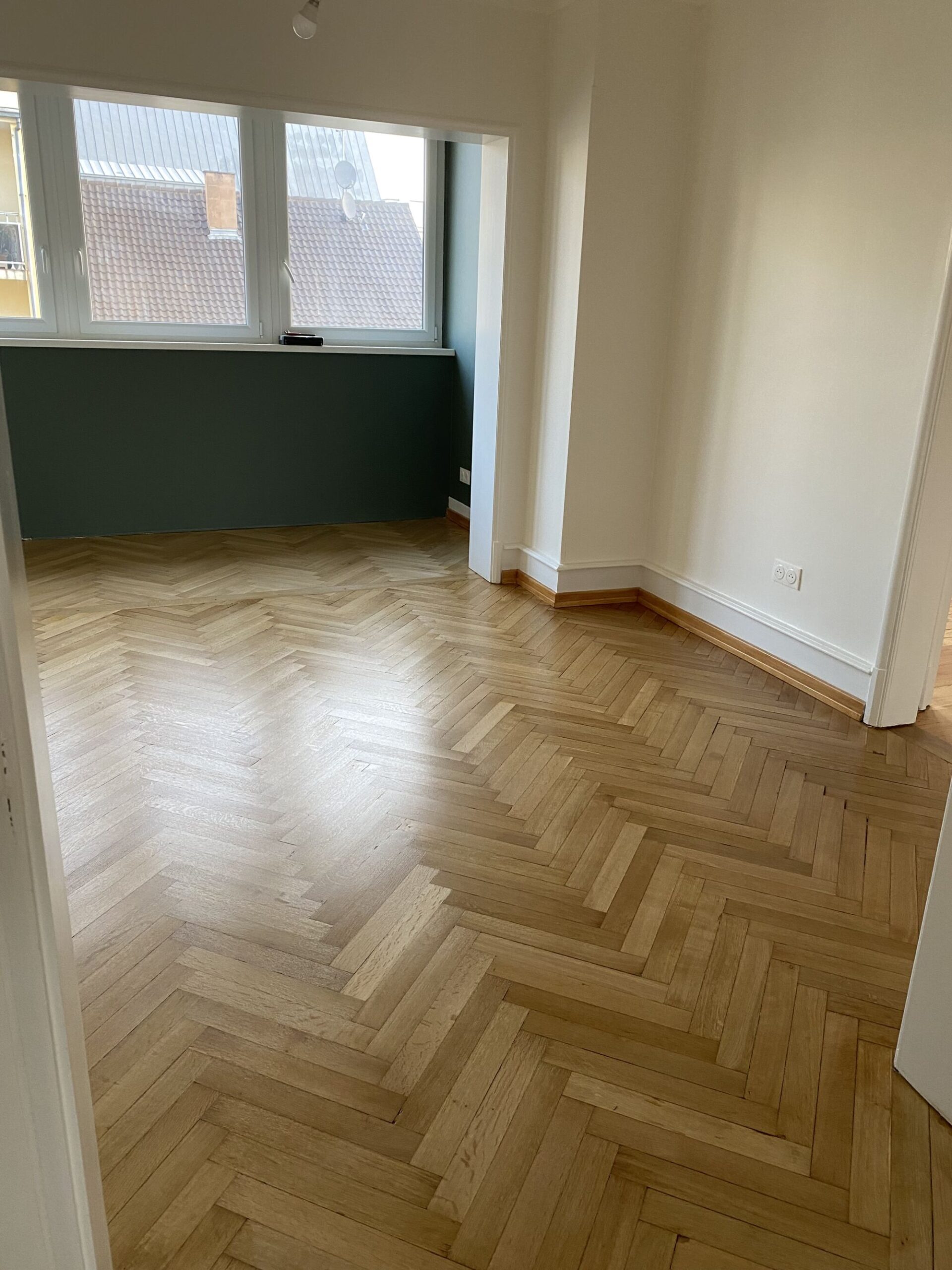 Avant Après 2  Parquet en chêne bâton rompu avec finition satiné Mutzig