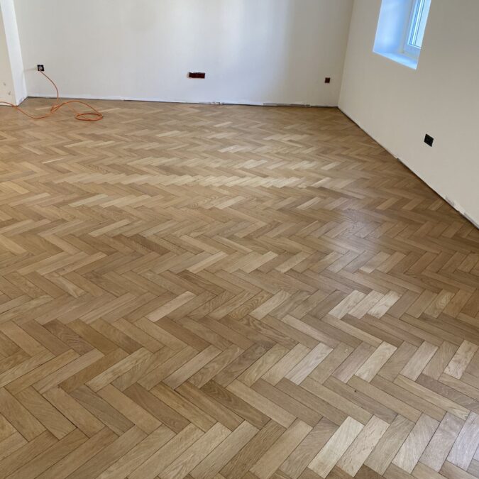 IMG_7533 675X675 | DESIGN CRÉATION Avant après Photo parquet chêne bâton rompu finition satiné Mutzig