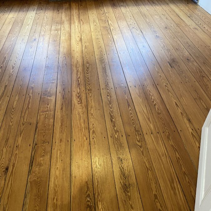 Avant après Parquet en pitchpin finition satiné S&eacute;lestat