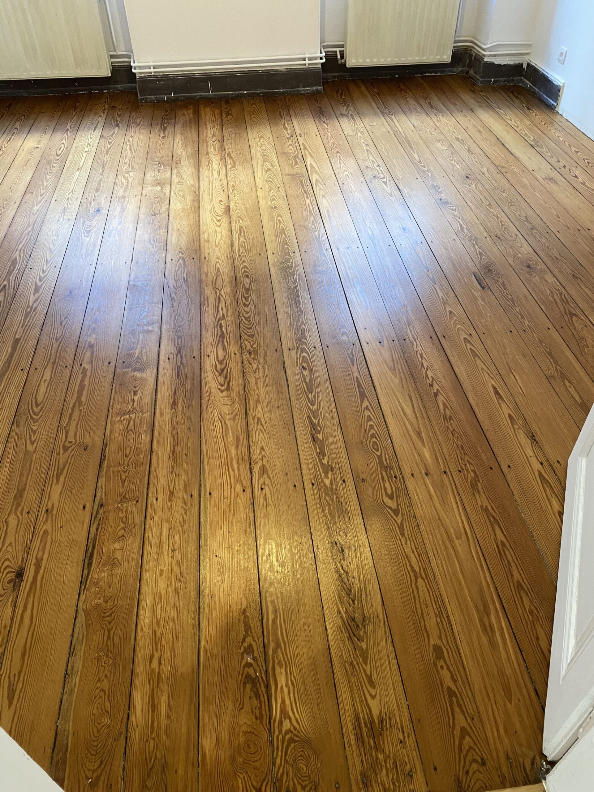 Avant après Parquet en pitchpin finition satiné S&eacute;lestat