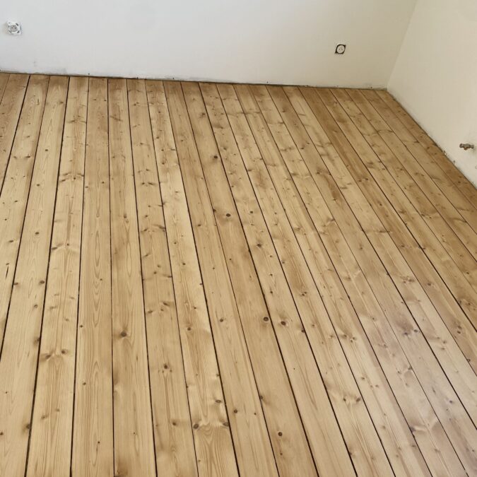 Avant après Parquet en sapin finition satiné Mutzig
