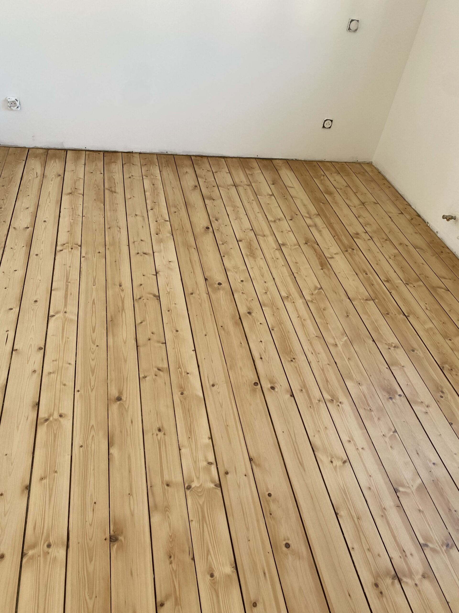 Avant après Parquet en sapin finition satiné Mutzig